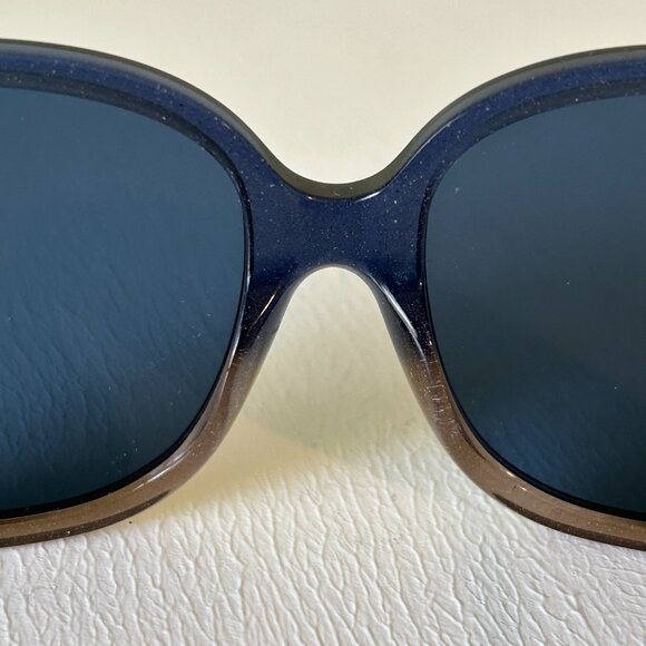 Coach HC8272 L1097 Women\'s Sunglasses main image 4